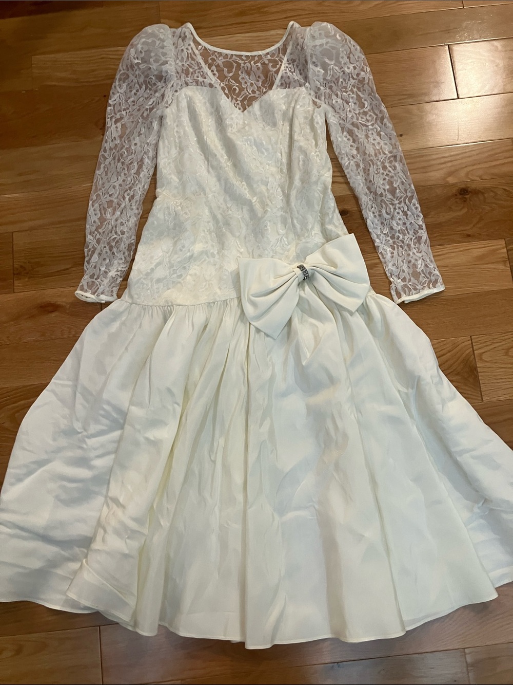 Vintage Ivory Lace Long-Sleeve drop waist Wedding Dress